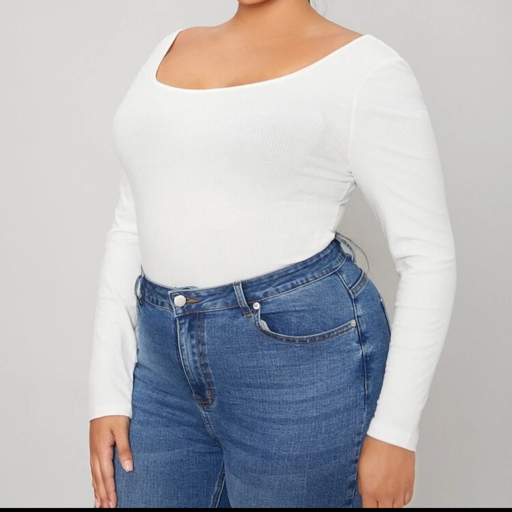 White ribbed scoop neck cropped long sleeve